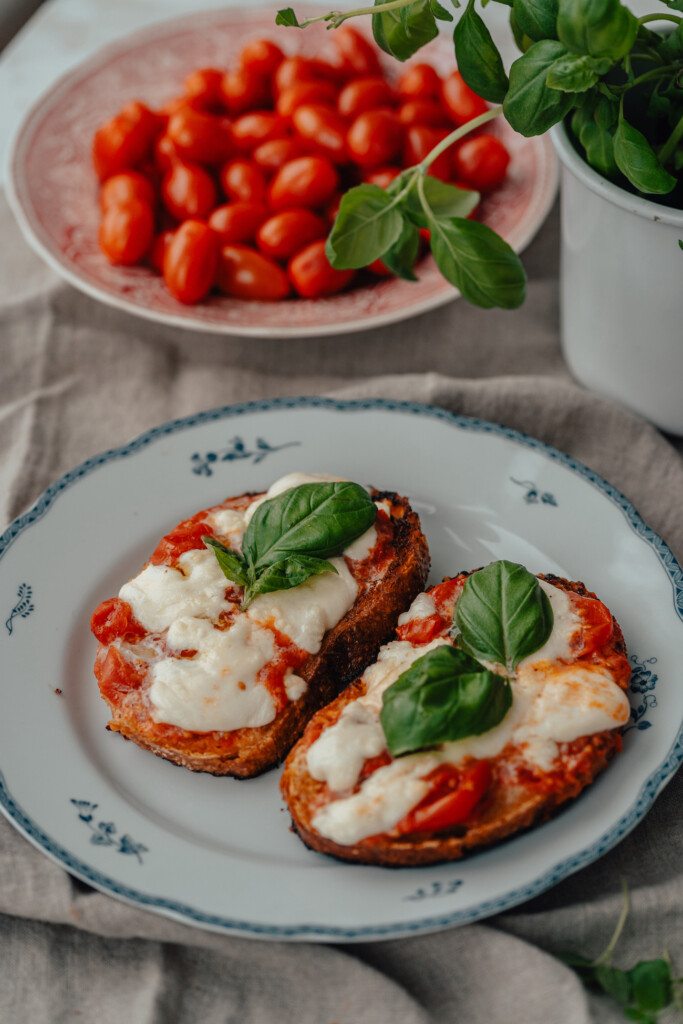 Bruchetta Margherita – Pizzaperjantaiksi