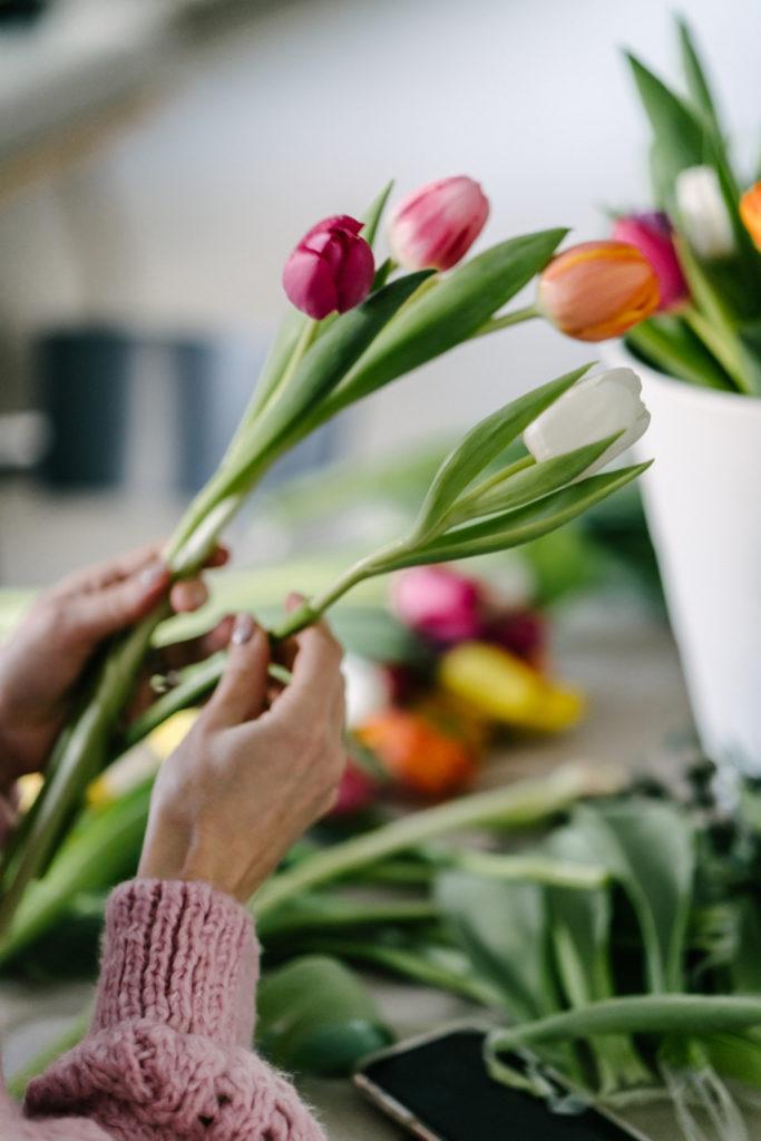 Kukkaterapiaa & Kukkasidontaa tulppaaneilla 