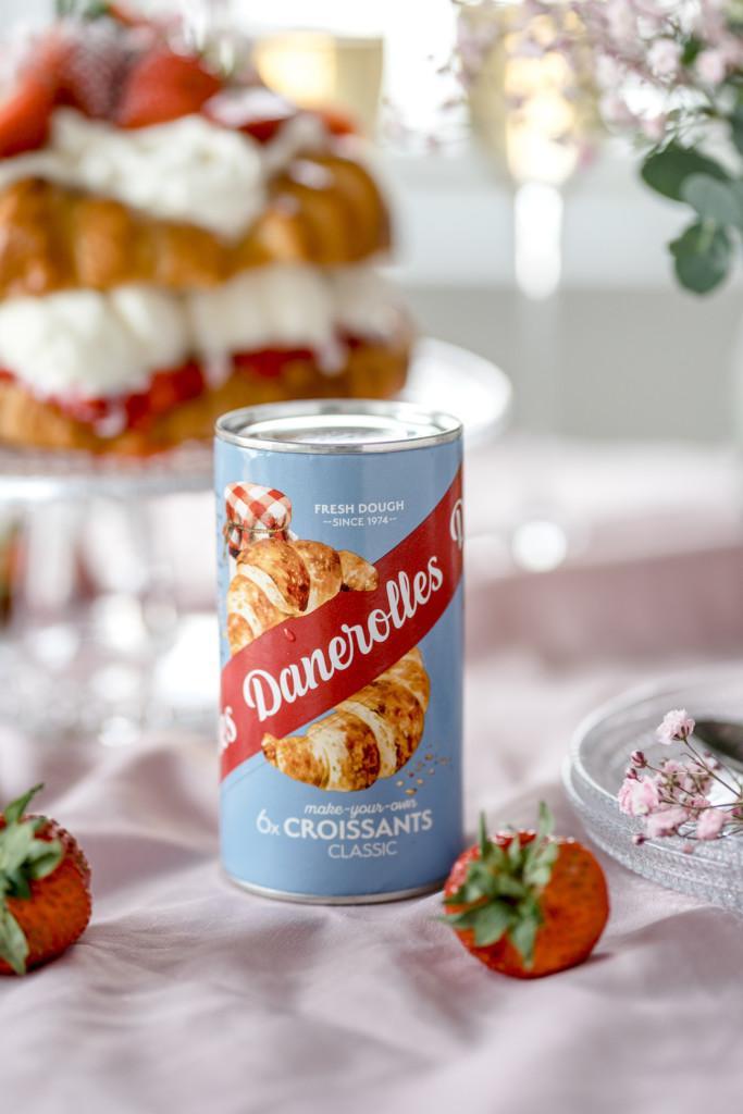 Jäätelöllä täytetty Croissant-kakku