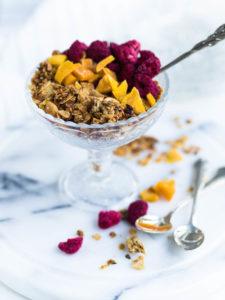 Rapea Mango-Vadelma Granola