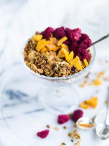 Rapea Mango-Vadelma Granola