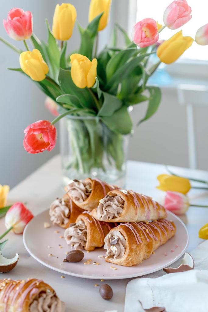 Kindermoussella täytetyt Croissant-tuutit