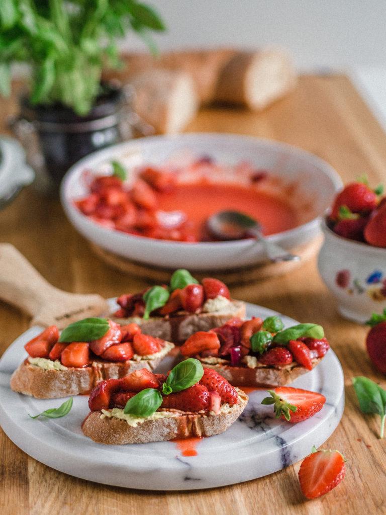 Paahdettu Mansikka-Bruschetta (Ve)