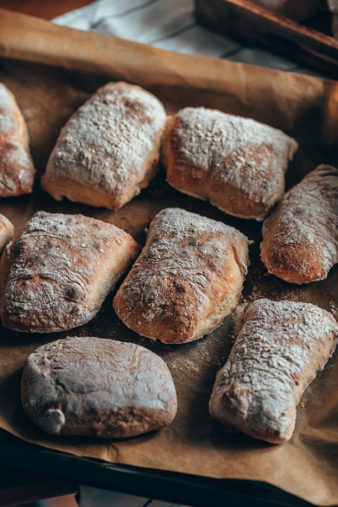 Sämpylöitä ja patonkeja - Helppo leipä ohje