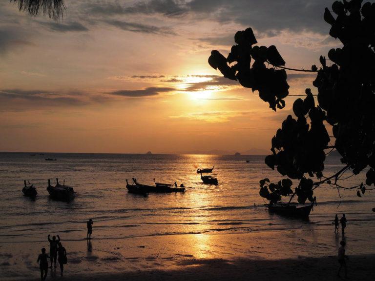 Thaimaa - Ao Nang: Saaria, herkkuja ja ananaksia