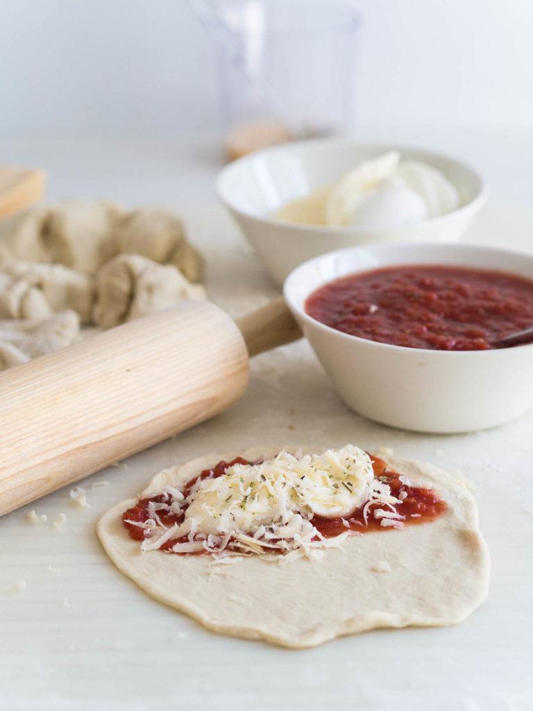 Tomaatti-Mozzarella Panzerotti