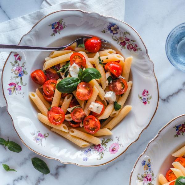 Penne Caprese – Tomaatti-Mozzarellapasta