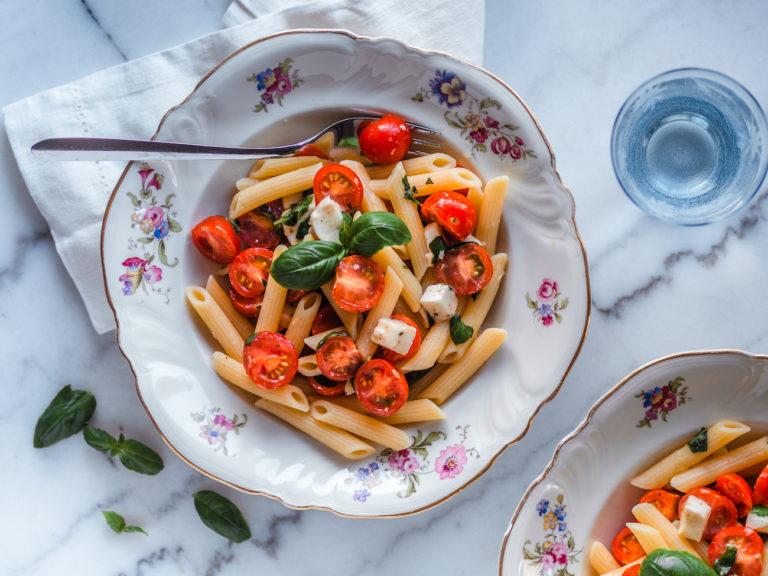 Penne Caprese – Tomaatti-Mozzarellapasta